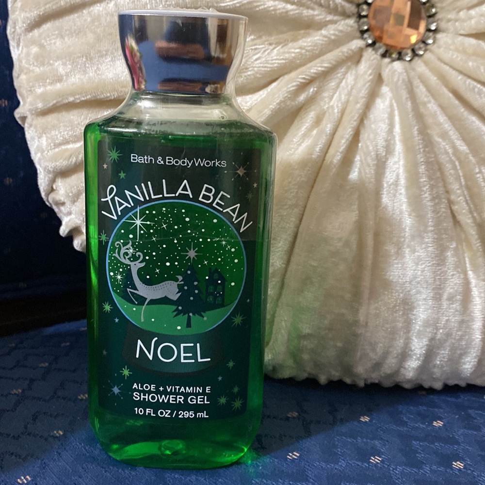 BATH & BODY WORKS SET. . . VANILLA BEAN NOEL SCENT - Picture 5 of 6